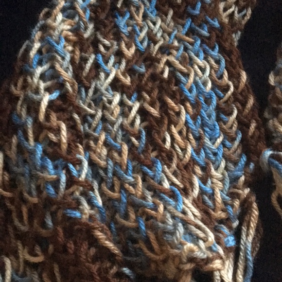 Scarf and hat (handmade) - Picture 3 of 4